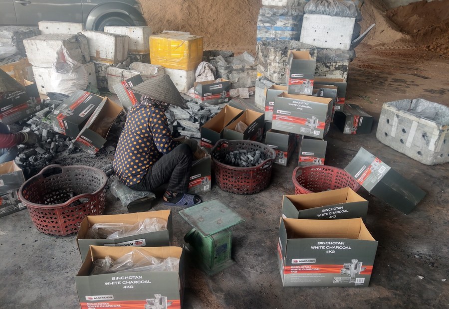 OEM charcoal packaging operation